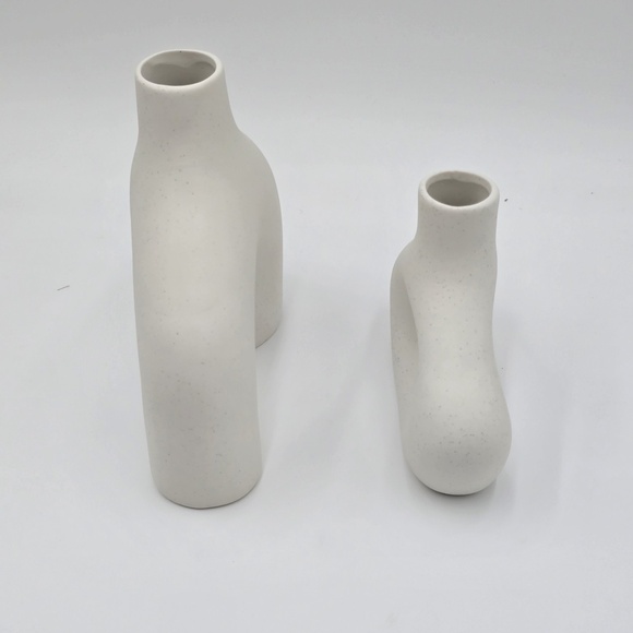 Carrot's Den Donut Vase Set of 2 - White Large Ceramic Vase - Minimalist Nord... - Picture 3 of 5